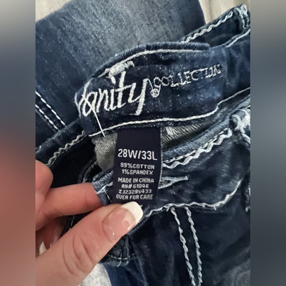 Vanity women’s distressed jeans. Size 28/33L jeweled buttons on back - Picture 5 of 5